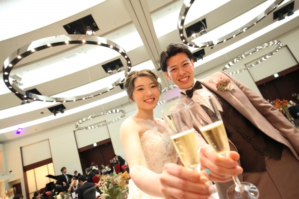 【結婚式でかかせない乾杯！】楽しいパーティーが始まる合図♪シーンを盛り上げるのにぴったりな乾杯酒は種類がたくさん！