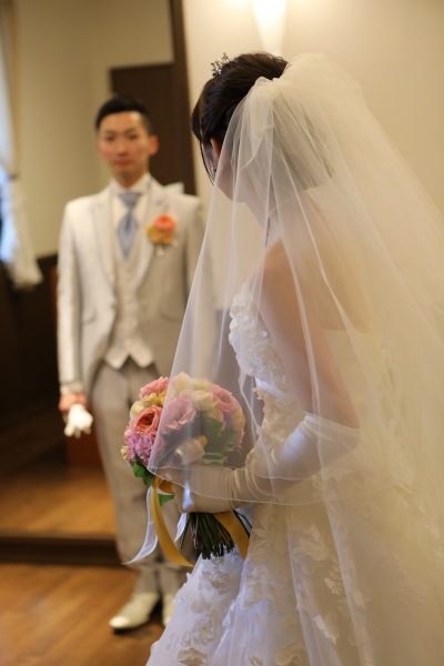 チャペル式もスタイルは２つ チャペル式or人前式 自分たちにぴったりなスタイルってなんだろう ポイントは 誰 に結婚 を誓いたいかです スタッフブログ 新潟県長岡市の結婚式場長岡ベルナール 公式 新潟の結婚式 結婚式場