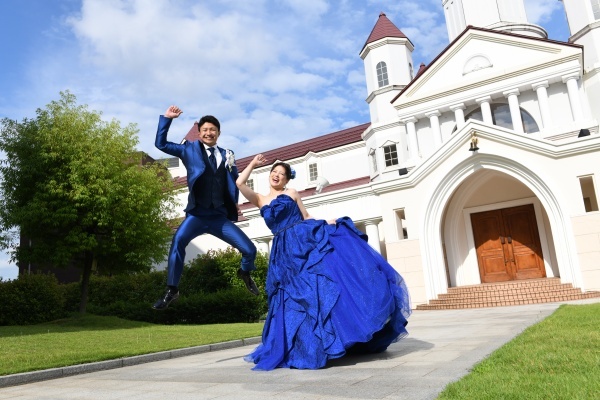 サムシングブルーは幸せの色♡】青色を使った結婚式で取り入れられる