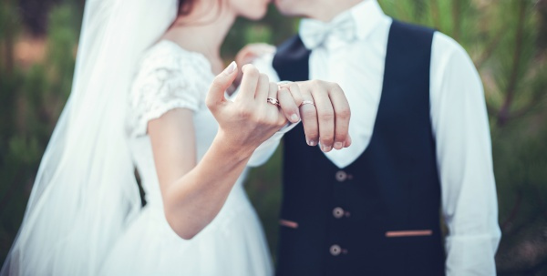 ブライダルネイルは何日前にするのがベスト 結婚式のためのネイル基礎マニュアル スタッフブログ 新潟県長岡市の結婚式場長岡ベルナール 公式 新潟の 結婚式 結婚式場